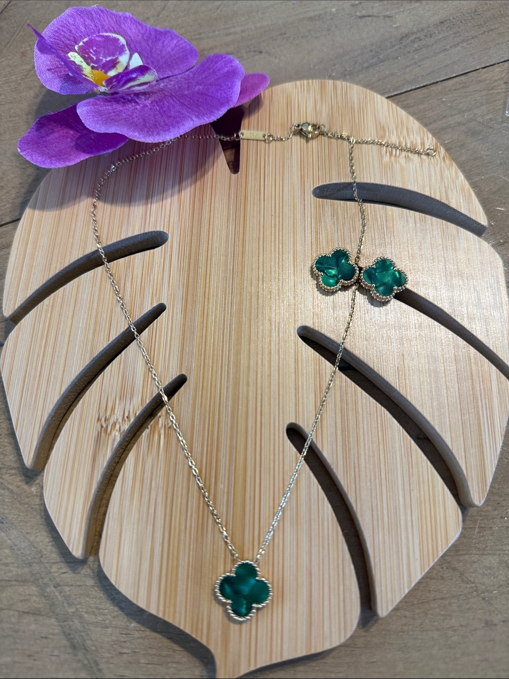 Green Clover Pendant Necklace and Stud Earrings Set - Gold